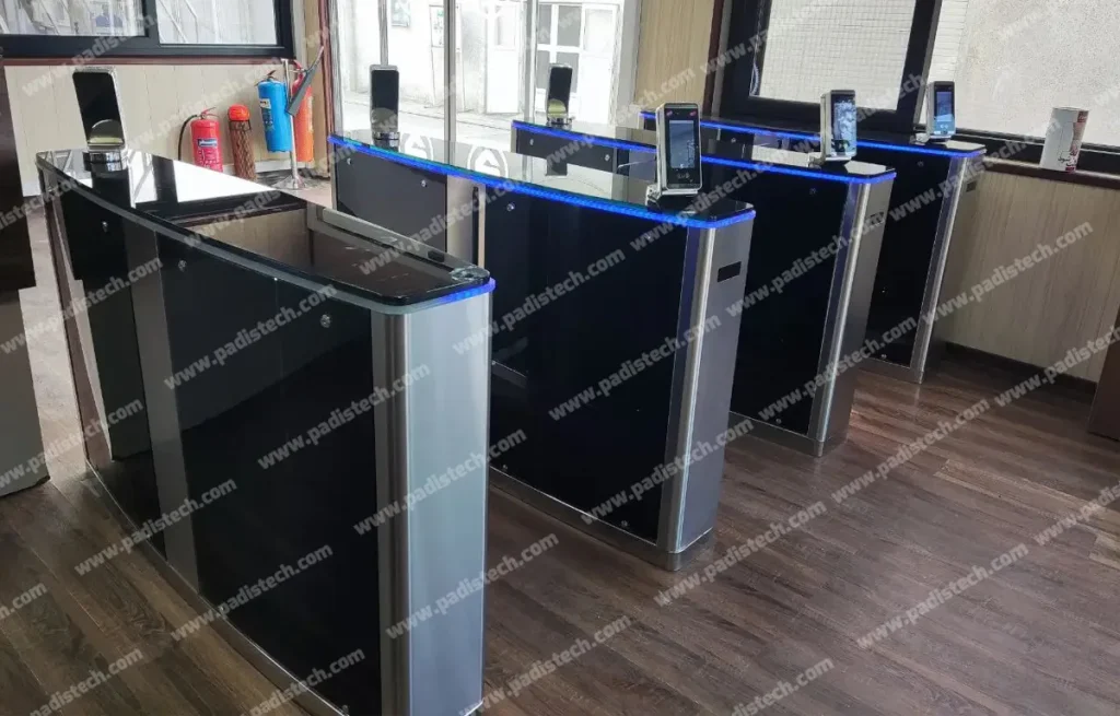 پیاده‌سازی زیرساخت کنترل تردد و مدیریت رستوران هلدینگ کاله